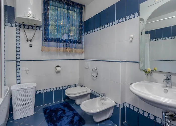 In Cabar With Wifi Srednja Vas