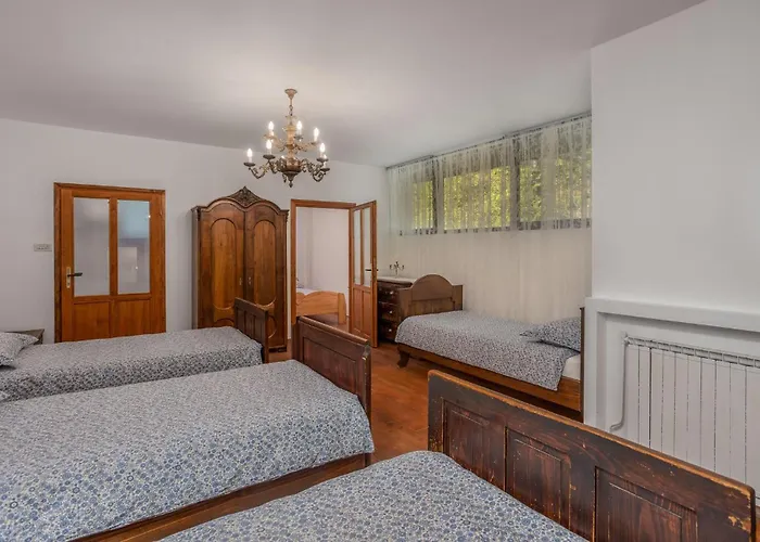 In Cabar With Wifi Srednja Vas